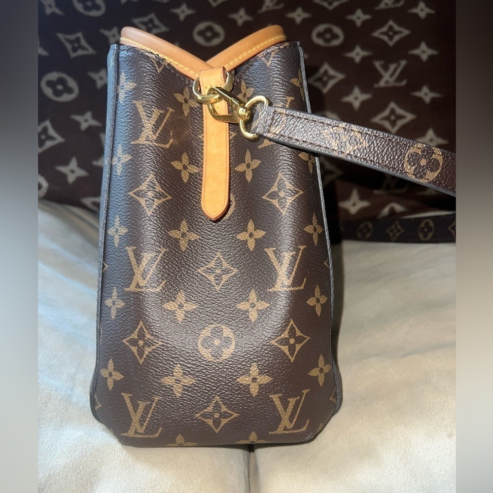 LV Montaigne 2 way from 2016 Collection, excellent condition! - Picture 2 of 12